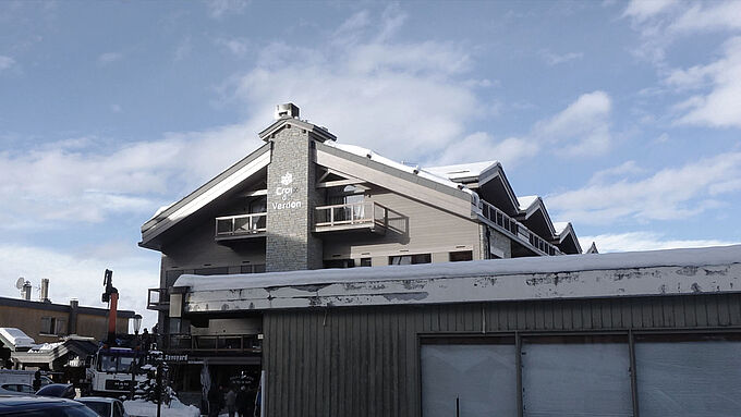 Surélévation et réhabilitation d'un immeuble de logements à Courchevel